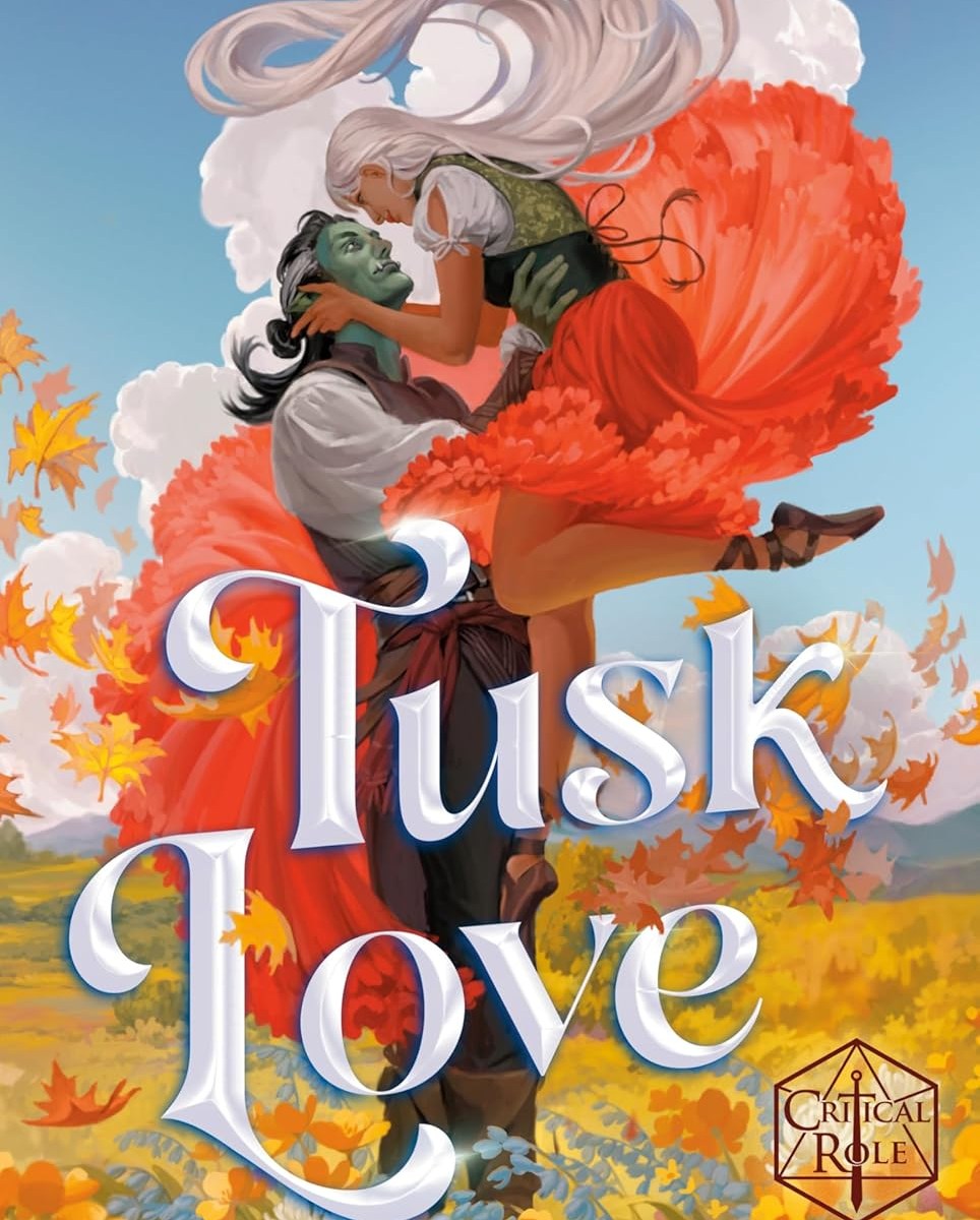 Ein halbes ORC hält eine Frau mit silbernem Haar mit einem Rüschenrock in einem Feld aus Wildblumen und Herbstblättern, die in der Cover-Kunst für die Tusk-Liebe vorbeikommen.