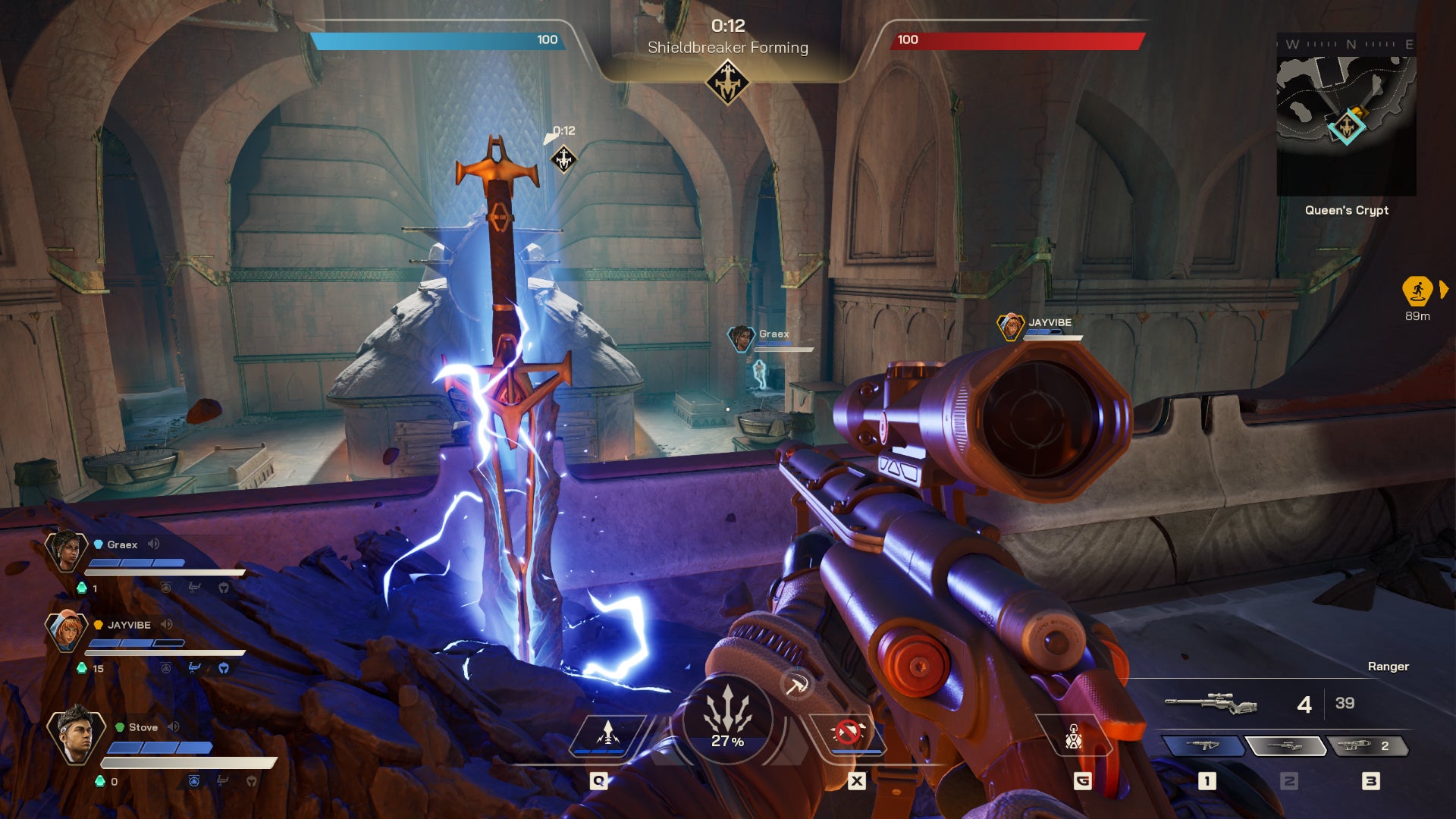 Mit einem Scharfschützengewehr in Highguard Wache über dem Shieldbreaker-Schwert stehen.