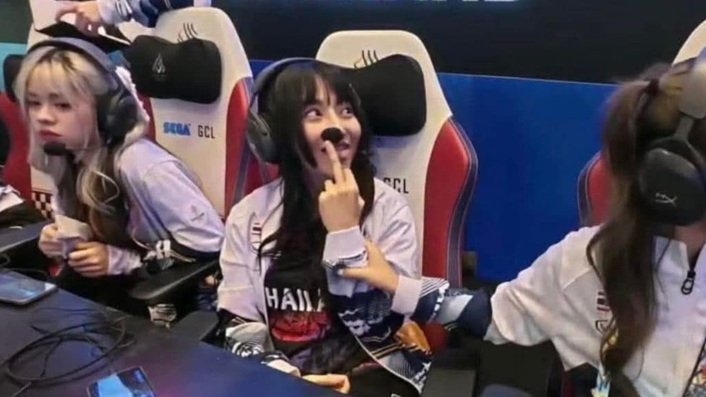 Tokyogurl konkurriert im LAN